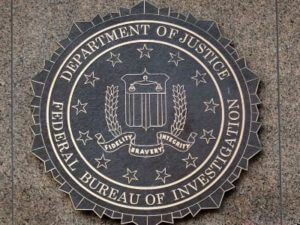 Politico: в Конгрессе проверяют контакты юрисконсульта ФБР с автором статьи о Трампе