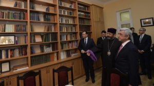 Президент Саргсян посетил научно-культурный центр “Дом Ованнеса Туманяна” в Тбилиси