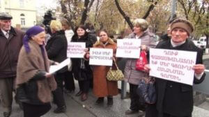 Беженцев из Арцвашена не пустили в Ереван