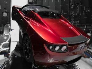 Илон Маск показал автомобиль, который запустят к Марсу