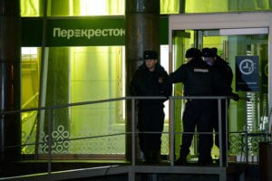 Путин назвал терактом взрыв в петербургском супермаркете