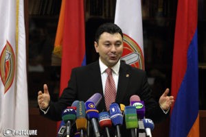 Вице-спикер парламента Армении предлагает при усыновлении отдавать предпочтение армянским семьям