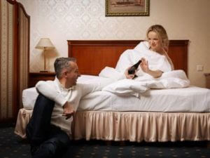 Экс-жена Джигарханяна в постели с известным фотографом