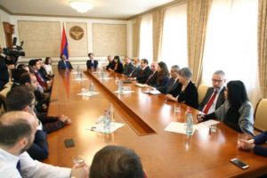 Президент Саакян принял Гагика Царукяна и прибывших с ним в Арцах европейских деятелей