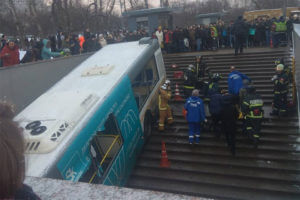 В Москве автобус протаранил толпу людей. Есть жертвы (Видео)