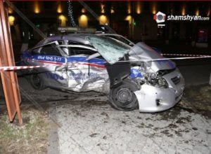 В центре Еревана «BMW X6» протаранил автомобиль Дорожной полиции: Погиб полицейский