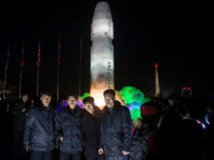 В Пхеньяне показали МБР изо льда