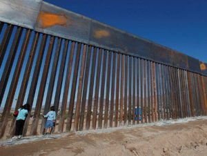 В Мексике не согласились с заявлением Трампа об оплате стены на границе