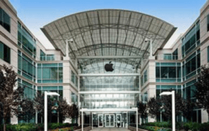 Apple потеряет 10 млрд из-за скандала со старыми iPhone