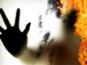 В Турции мужчина совершил попытку самосожжения возле здания парламента