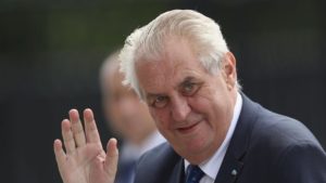 Милош Земан лидирует на выборах президента Чехии