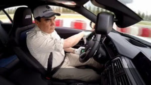 В Туркменистане запретили автомобили всех цветов, кроме белого