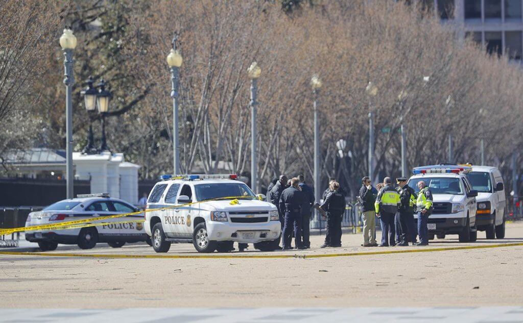 Открывший стрельбу у Белого дома мужчина совершил суицид