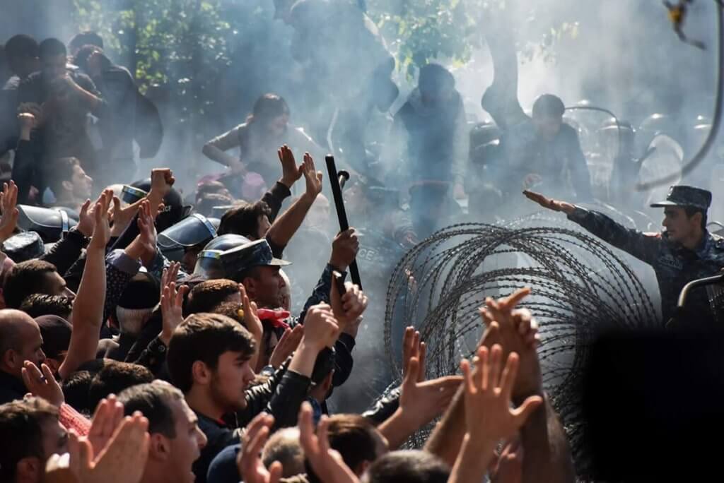 Полиция Армении угрожает противников узурпатора Саргсяна расправой