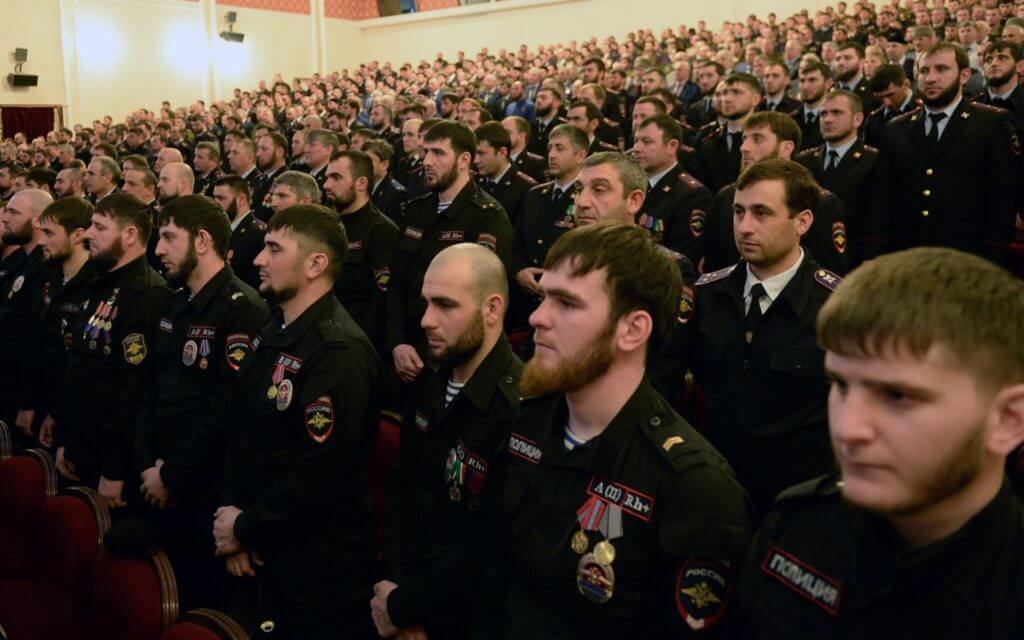 В Чечне полицейских обязали найти себе вторых жен