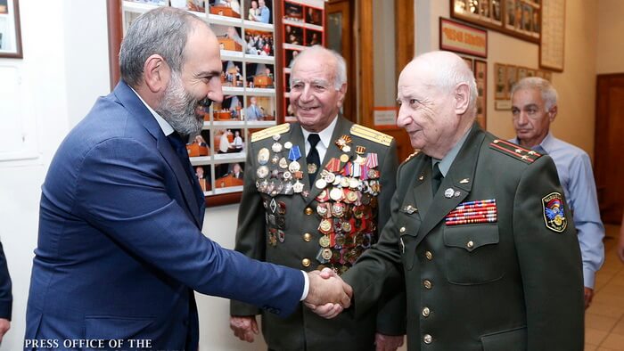Премьер-министр Пашинян посетил Союз ветеранов Армении