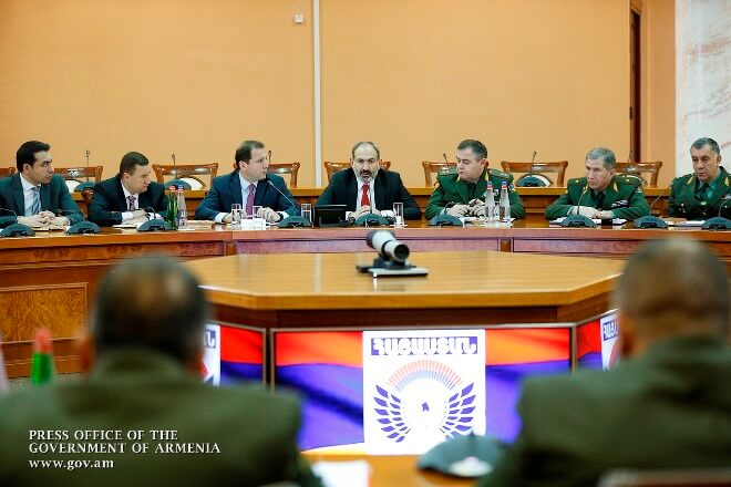 Глава Минобороны: В 2019 г продолжится активная работа над повышением боеспособности ВС Армении