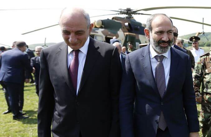 Бако Саакян поздравил премьер-министра Армении с Днем армии