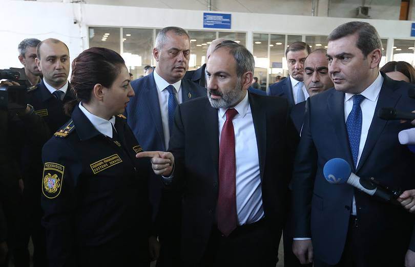 Премьер-министр Армении поручил перенести автомобильную таможню из Еревана в Гюмри