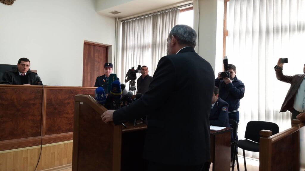 Премьер-министра Армении вызвали в суд