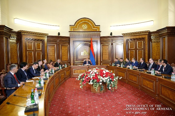 Никол Пашинян назвал госизменой попытки внести раскол между народами Армении и Арцаха