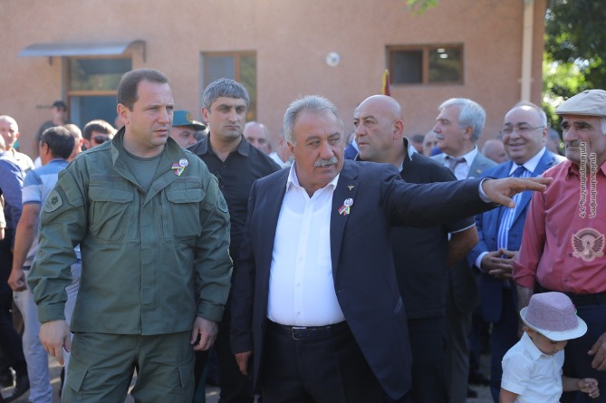 В Армении в присутствии министра обороны открылся лагерь "Еркрапа"