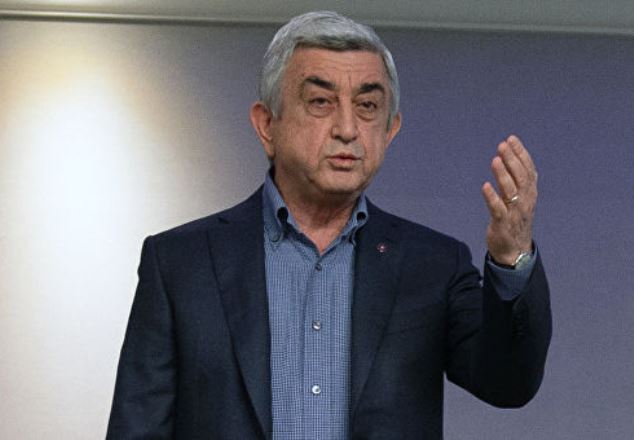 Сержа Саргсяна "поймали" в желтых трусах в Баден-Бадене