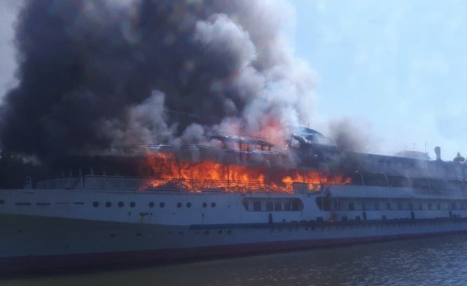 «Святая Русь» загорелась на Волге (Фото,видео)