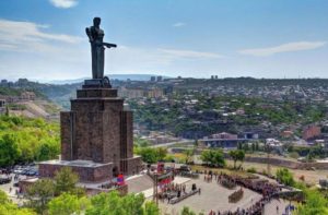 В Ереване состоялась церемония изъятия земли с мемориала ВОВ для ее закладки на территории Главного храма ВС РФ