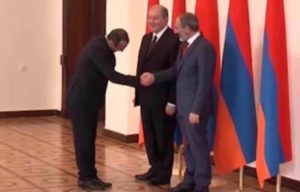 Грайр Товмасян предлагал мне свои услуги и я его послал в соответствующее место - премьер-министр Армении