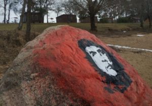 На берегу Можайского водохранилища появился целительный камень