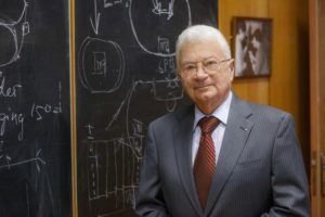 Академик Юрий Оганесян: Периодическая химическая таблица может пополниться космическими элементами