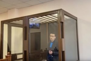 В Одессе обвиняемый в убийстве мужчина с гранатой взял в заложники двоих судей