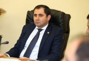 Министр территориального управления и инфраструктур Армении уходит в отпуск