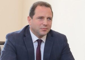 Глава Минобороны Армении едет в Беларусь
