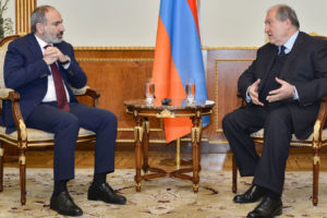 Премьер-министр Армении предложил президенту освободить с должностей двух высокопоставленных военных