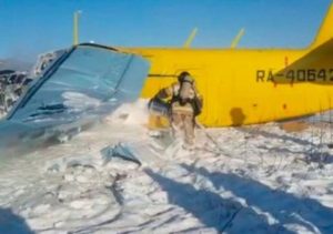 В Магадане самолет Ан-2 совершил жесткую посадку во время взлета: есть пострадавшие