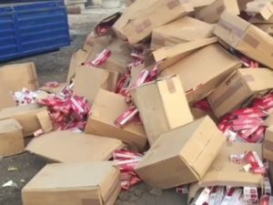 В Азербайджане уничтожены сувениры, сигареты и алкоголь из Армении