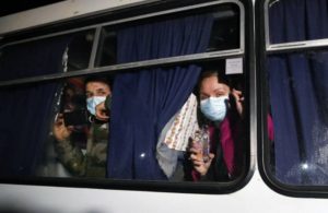 В Полтавской области забросали камнями автобусы с украинцами, эвакуированными из Уханя