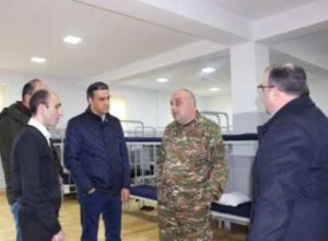 Омбудсмен Армении посетил воинские части Арцаха