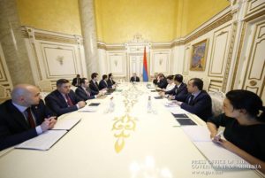 У премьер-министра обсуждены вопросы внутригосударственных и межобластных пассажирских перевозок