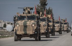 Россия начала бомбить турецкую военную колонну под Идлибом