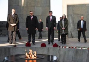 Глава МИД Словакии почтил память жертв Геноцида армян