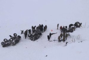 Число жертв схода лавины на востоке Турции возросло до 23