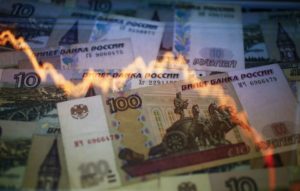 Российский рубль падает на фоне опасений по распространению коронавируса