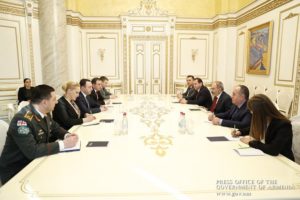 Премьер-министр Армении и министр обороны Грузии обсудили мирное урегулирование конфликтов