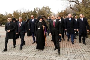 Никол Пашинян посетил мемориальный комплекс «Цицернакаберд» в Ереване