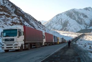 Ларс закрыт для грузовых автомобилей: на российской стороне скопилось 580 автомашин