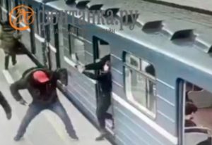 Житель Петербурга арестован после стрельбы и избиения африканцев в метро