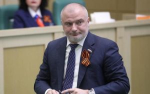 В Конституции России не будет запрета на зарубежную недвижимость для чиновников и депутатов — иначе многие станут бездомными